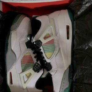 Jordan 4 retro Lucid Green Rasta size 9.5